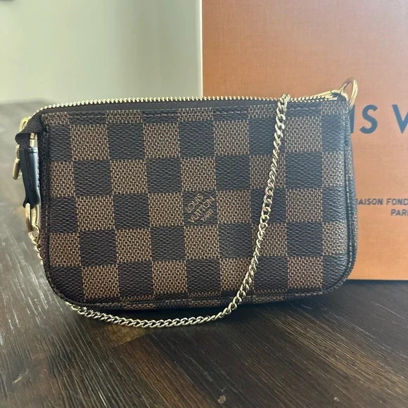Louis Vuitton Damier Ebene Pochette - Picture 4 of 5